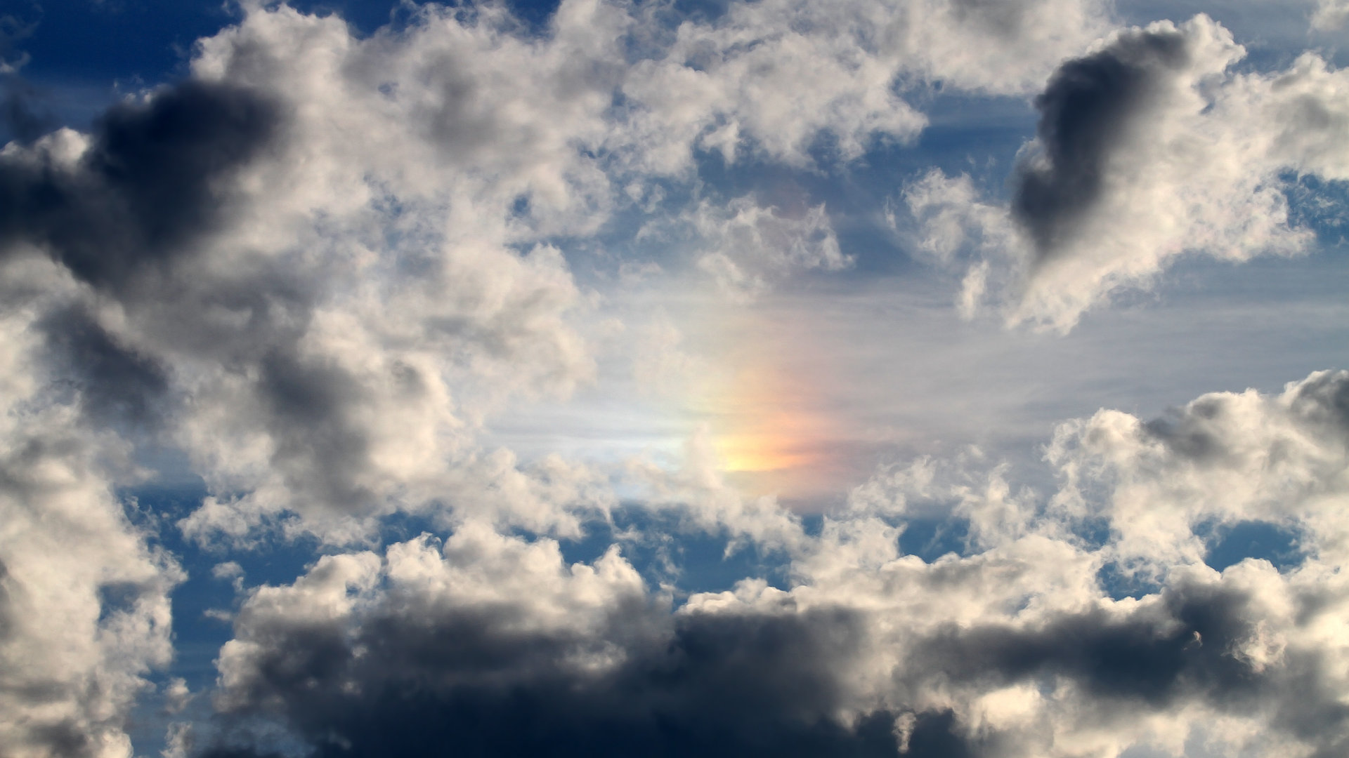 【热点战术】教练如何应对对手的特殊防守布置,教练员非常耐心不厌其烦地给队员们讲解战术安排